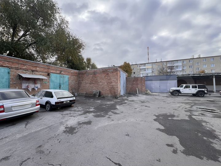 Гараж, > 30 м²