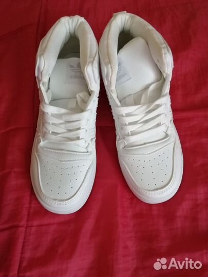 Кроссовки женские