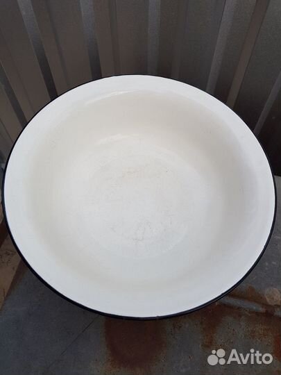 Тазы,чашки эмалированные б/у