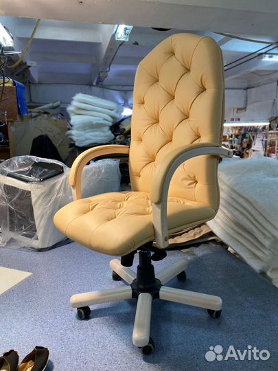 Офисное кресло