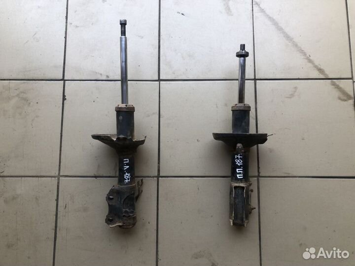 Стойка амортизатор Volkswagen Vento