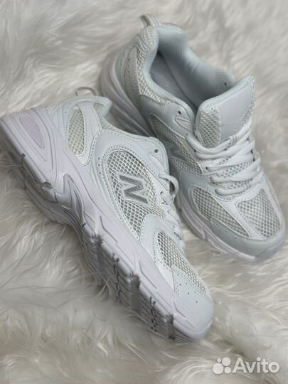 Женские кроссовки New balance 530 белые