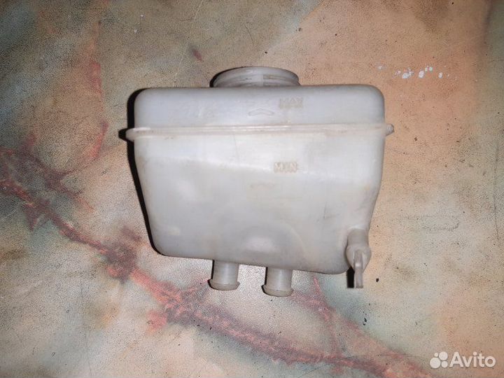 Бачок главного тормозного цилиндра Mercedes-Benz