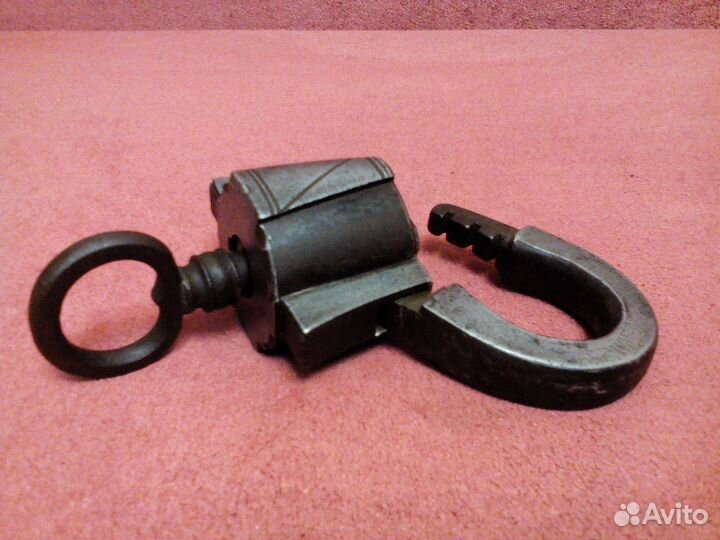 Царский кованый навесной замок. Редкий мастер