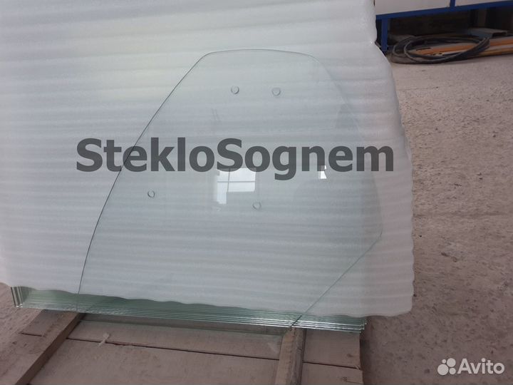 Стекло боковое для витрины Полюс (Карбома)