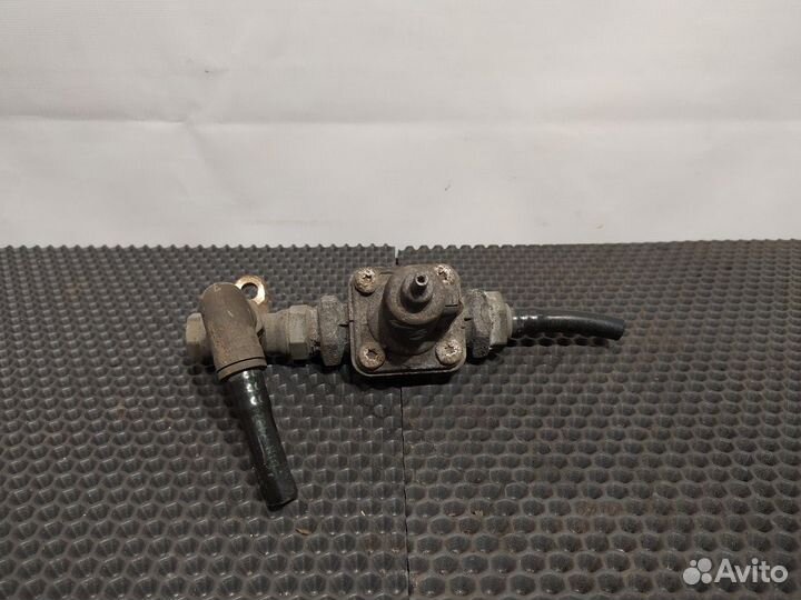 Клапан пневматический