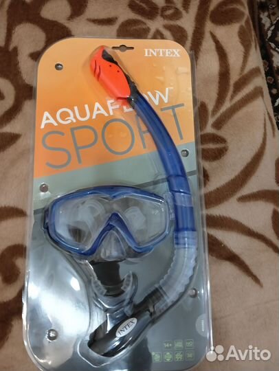 Маска с трубкой для плавания