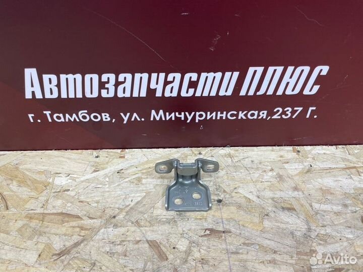 Петля двери Renault Logan