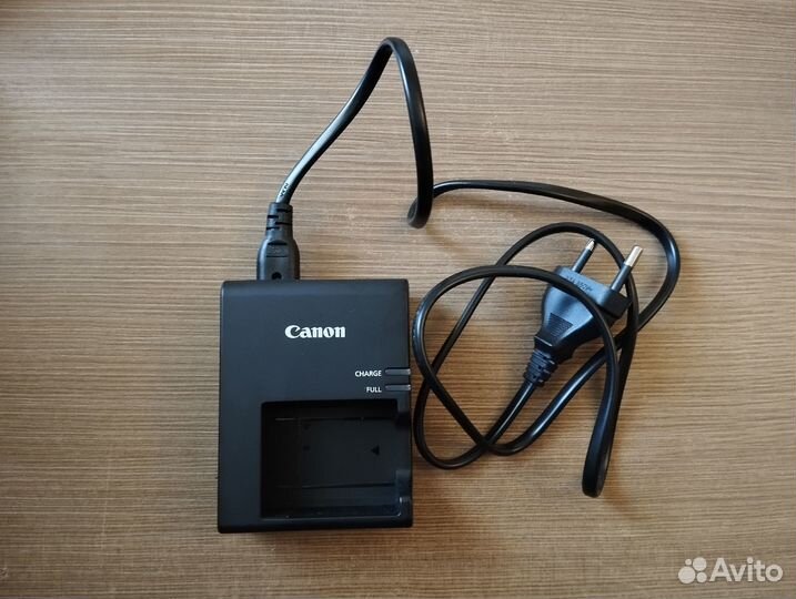 Canon EOS 2000D