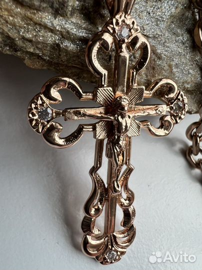 Крест на цепи