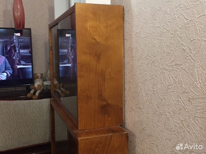 Книжные полки со стеклом