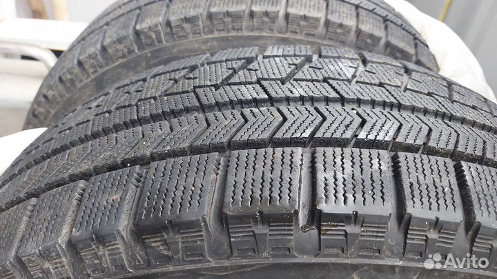 Bridgestone Blizzak VRX 215/65 R16 98S