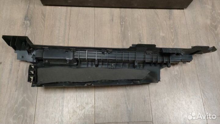 Направляющая шторки багажника правая Bmw X5 E53