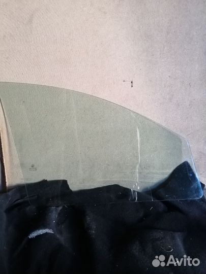 Переднее левое стекло Лада Веста
