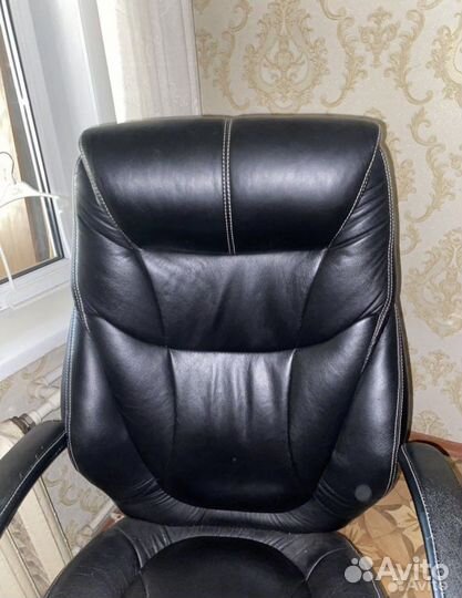 Офисное кресло