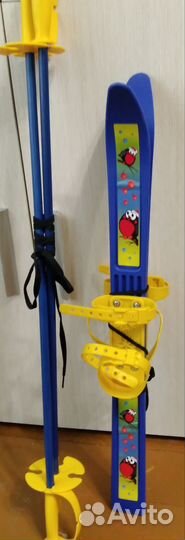 Лыжные палки и лыжи летские