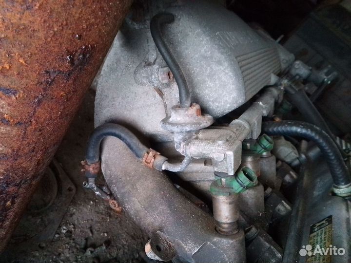 Впускной коллектор Тойота Карина е 1,6