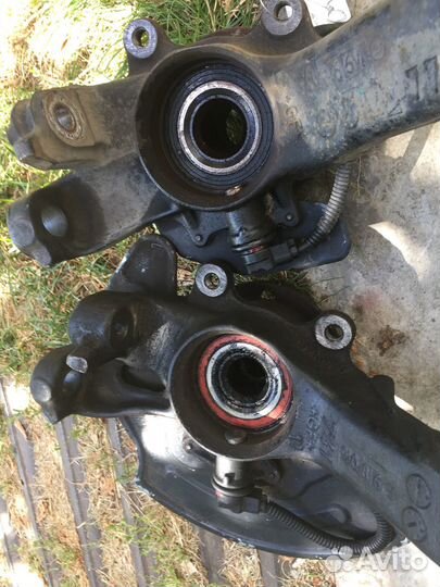 Поворотный кулак перед со ступицей б/у Audi A4 b5