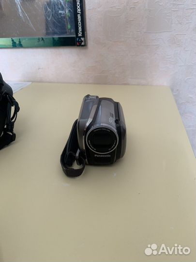 Компактная видеокамера