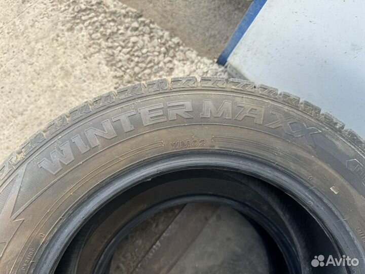 Dunlop SP Winter Maxx WM01 215/65 R16