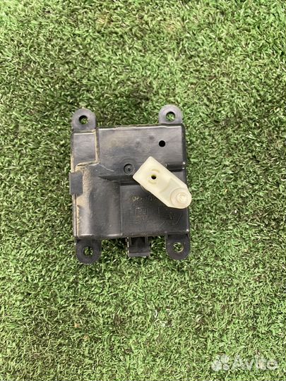 Сервопривод заслонки печки Nissan Primera p12