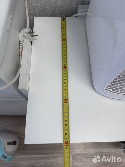 Тележка косметолога на колесах