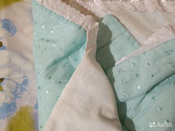 Одеяльце на выписку мятное, с вышивкой