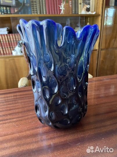 Ваза из цветного стекла