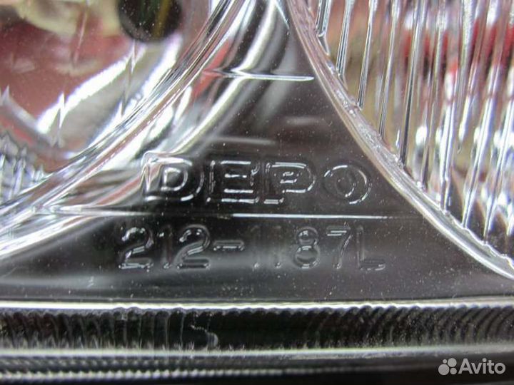 Фара левая Toyota Avensis T220 97-01