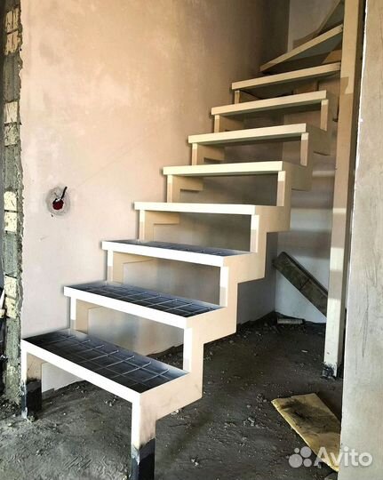 Лестница на металлокаркасе