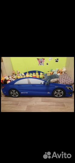 Детская кровать и шкаф