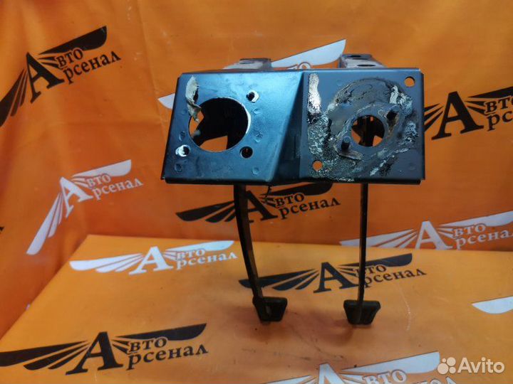 Блок педалей тормоза и сцепления Шевроле Нива