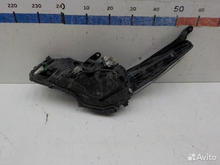 Фара правая Toyota Fortuner