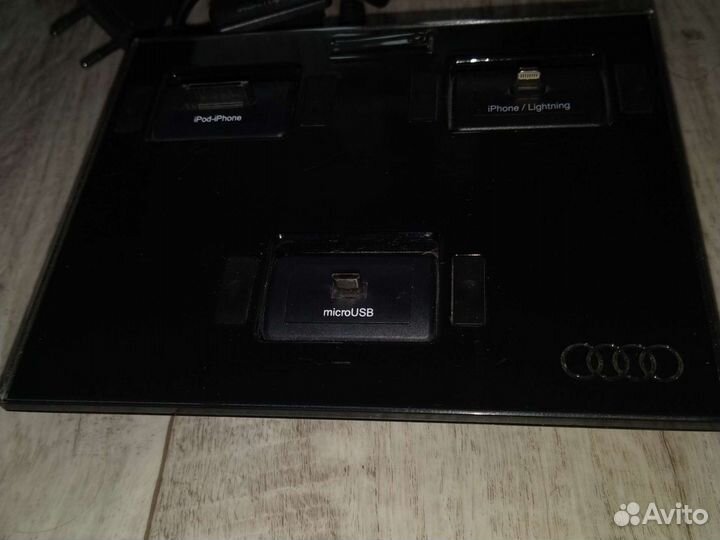 Зарядная док станция Idapt i4 Audi Edition