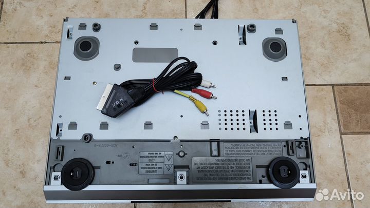Видеомагнитофон с DVD Samsung SV-DVD3E