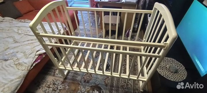 Продам детскую кроватку с матрасом