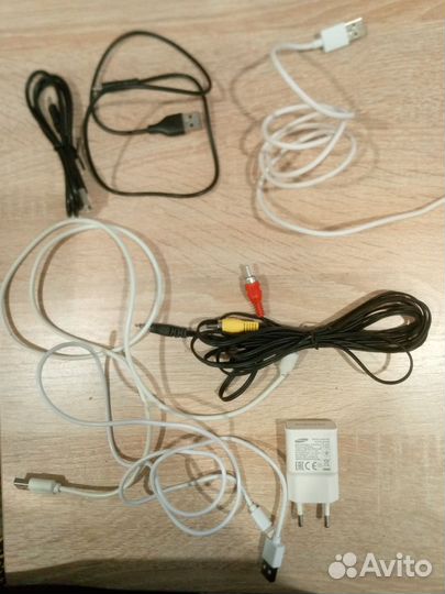 Провода шнуры кабели, зарядка, уши