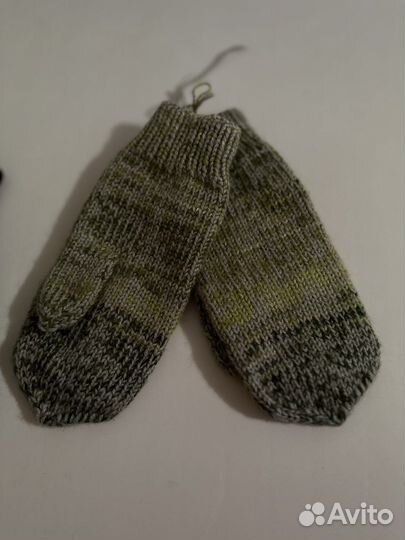 Новые вязаные варежки