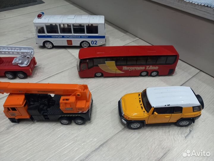 Машинки металлические