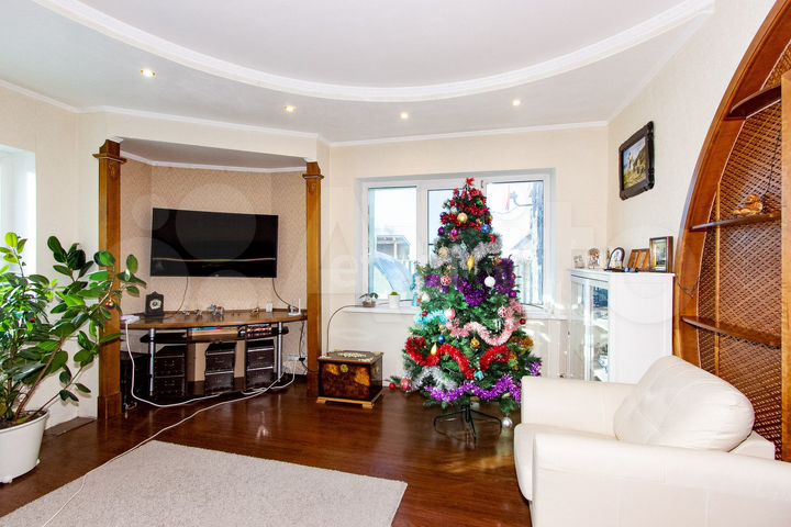 Коттедж 202,8 м² на участке 10 сот.