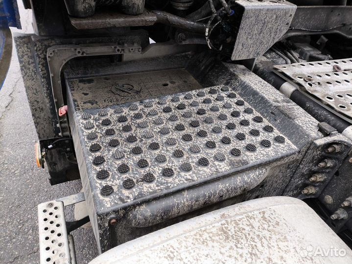 Крышка ящика АКБ 2016г. Renault T, Volvo FH