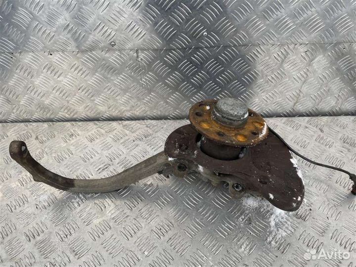 Кулак поворотный передний правый Mercedes-Benz W22