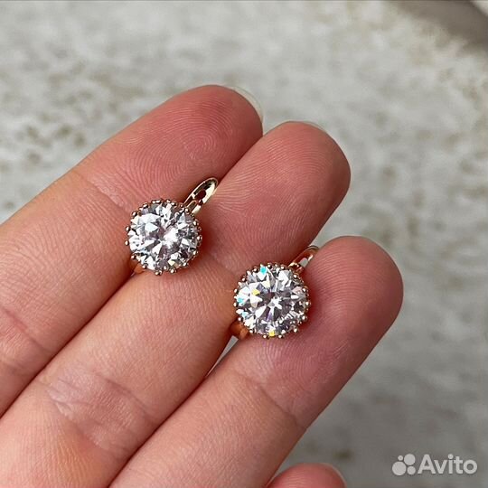 Золотые серьги с бриллиантами
