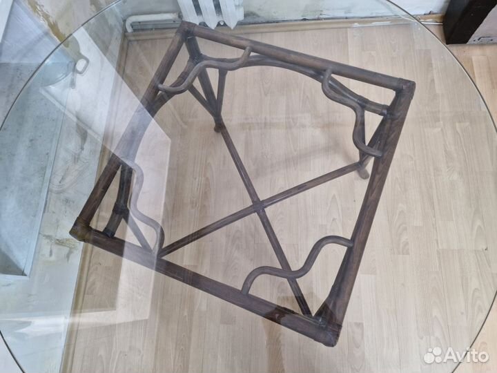 Стол стеклянный круглый и 3 стула