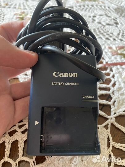 Зарядное устройство на аккамуляторы Canon