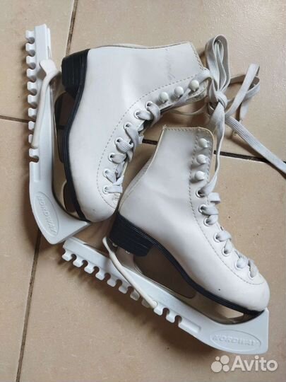 Фигурные ледовые коньки детские Nicole