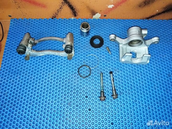 Суппорт зад/левый Mitsubishi space wagon