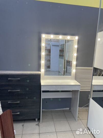 Туалетный столик