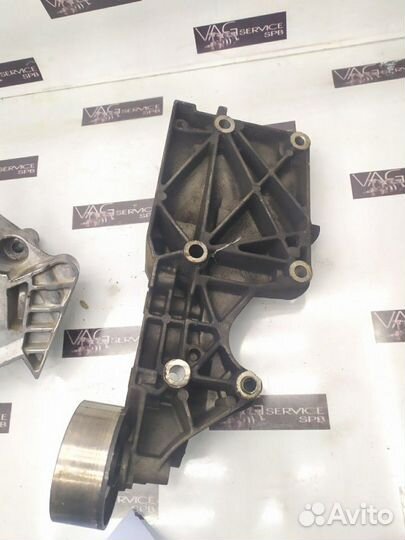 Кронштейн двигателя правый VW VAG 2.0 TDI BKD