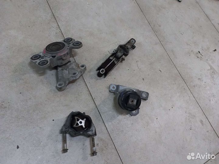 Крепления двигателя Volvo XC60 2.0d МКПП